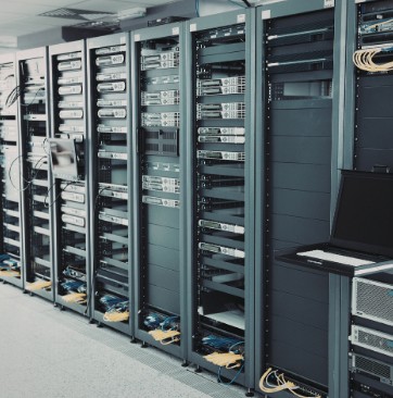 Benefits of Working With a Specialized Data center Manufacturer